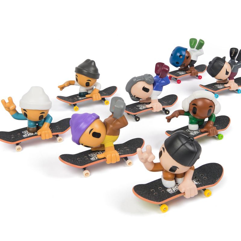 Tech Deck SK8 Crew Fingerboard mit Figur Doppelpackung, lila Mütze und weiße Kopfhörer