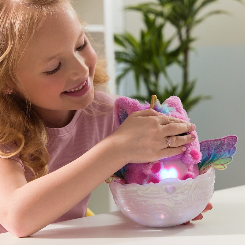 Hatchimals schlüpfendes interaktives Einhorn-Tierchen