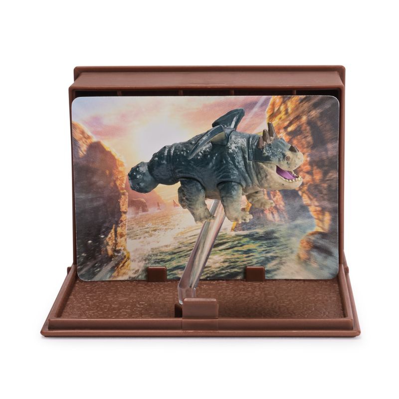 Drachenzähmen leicht gemacht Figur mit Karten im Drachenbuch