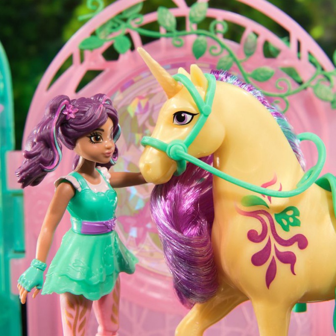 Unicorn Academy kleiner Stall mit Puppe Ava und Farbwechsel-Einhorn Leaf