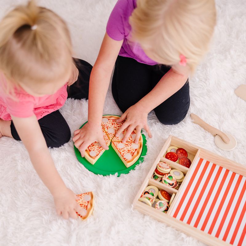 AKTION: Melissa & Doug Pizza Party Set + Water WOW Zaubermalerei Märchen GRATIS