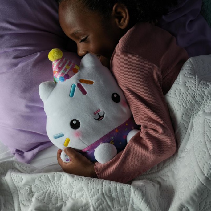 Sparset: Gabby’s Dollhouse Cakey Plüschtier mit Geräuschen + Mercat Plüschtier mit Funktion