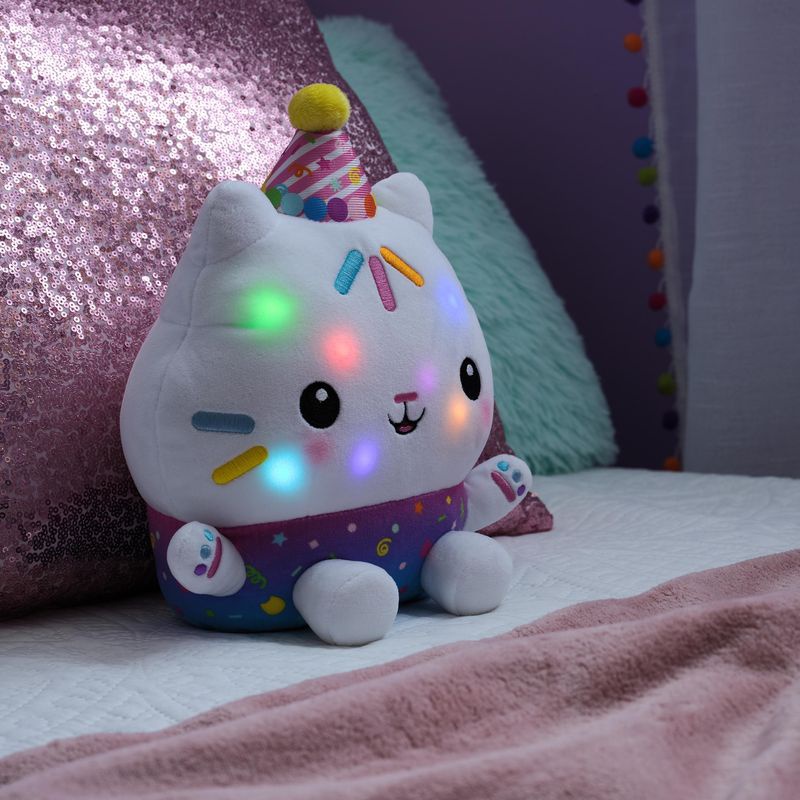 Preisvorteil-Set: Gabby’s Dollhouse Cakey Plüschfigur mit Geräuschen + Plüschfiguren DJ Catnip und Mercat