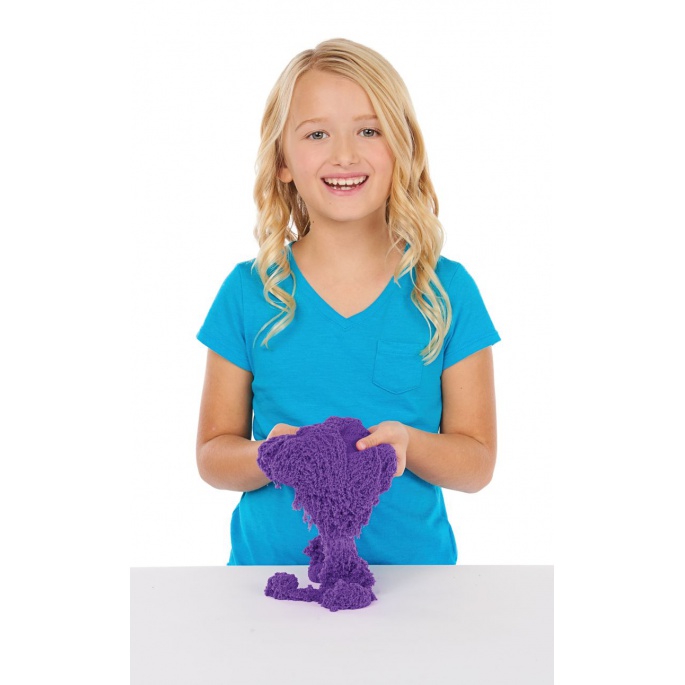 Kinetic Sand Box mit flüssigem Sand und lila Unterlage