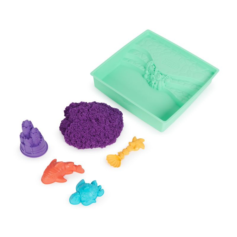 Kinetic Sand Box mit flüssigem Sand und lila Unterlage
