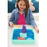 Kinetic Sand Box mit flüssigem Sand und blauer Unterlage
