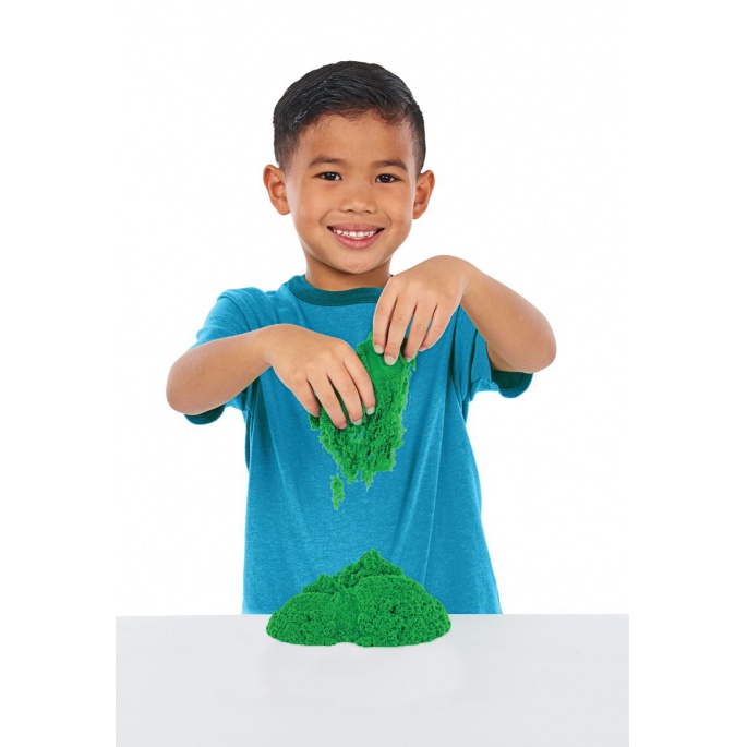 Kinetic Sand Box mit flüssigem Sand und grüner Unterlage