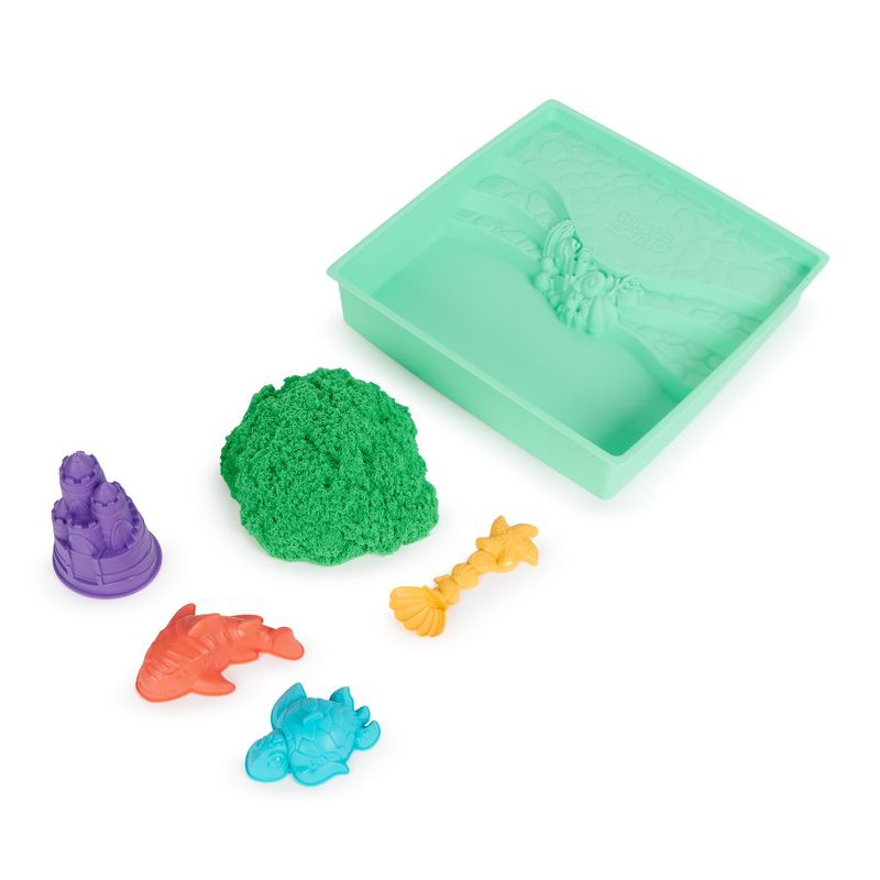 Kinetic Sand Box mit flüssigem Sand und grüner Unterlage