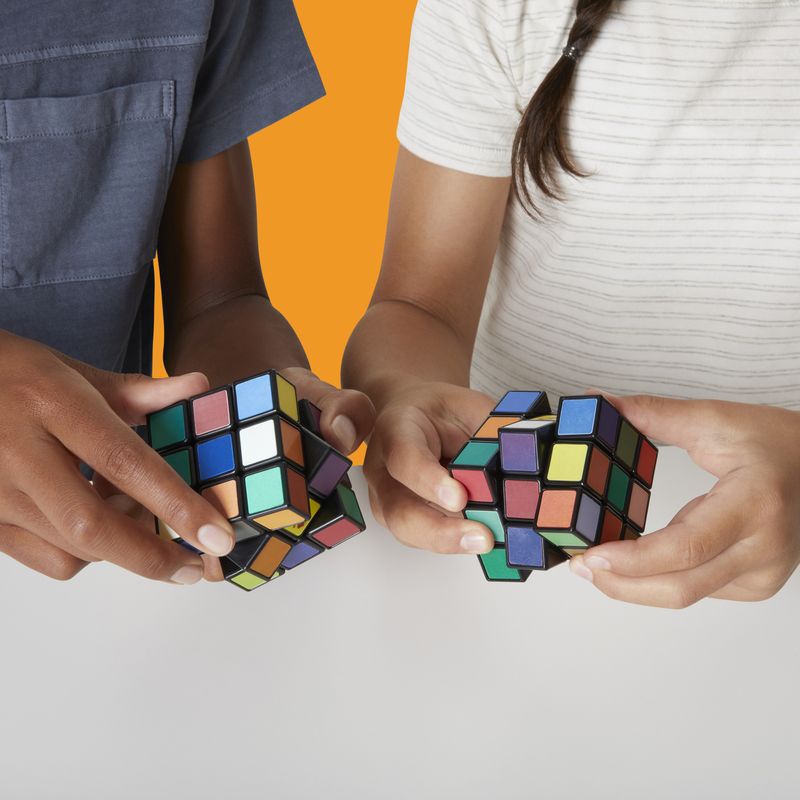 Die Impossible Rubik's Cube ändert die Farben 3x3.