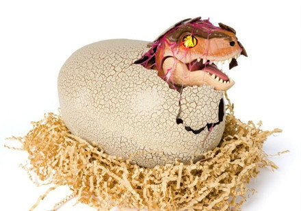 Primal Hatch interaktiver T-Rex, der aus dem Ei schlüpft – ein Dinosaurier, der direkt vor deinen Augen zum Leben erwacht! Primal Hatch interaktiver T-Rex, der aus dem Ei schlüpft – ein Dinosaurier, der direkt vor deinen Augen zum Leben erwacht!