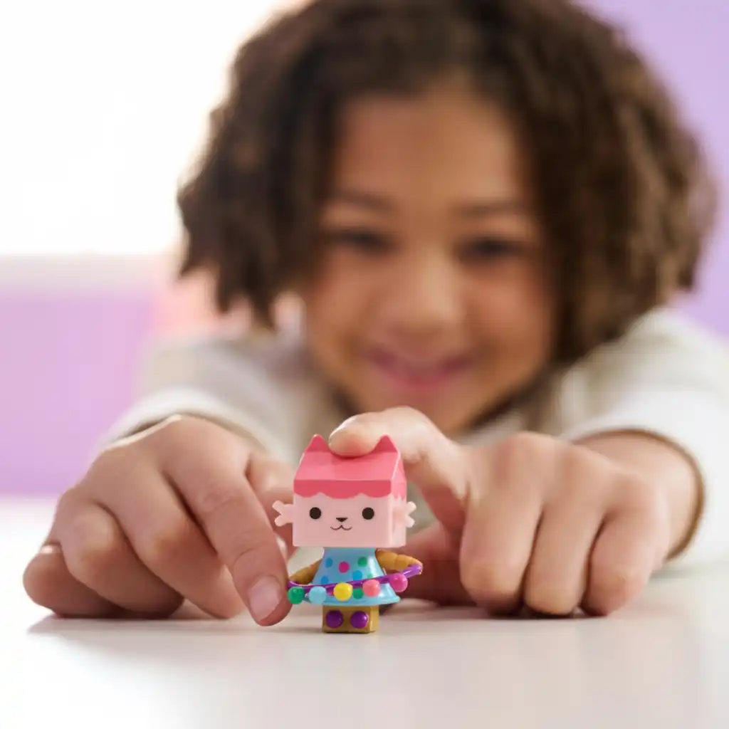 Verbessern Sie die Geschicklichkeit der Kinder mit den unterhaltsamen mechanischen Funktionen des Sets.