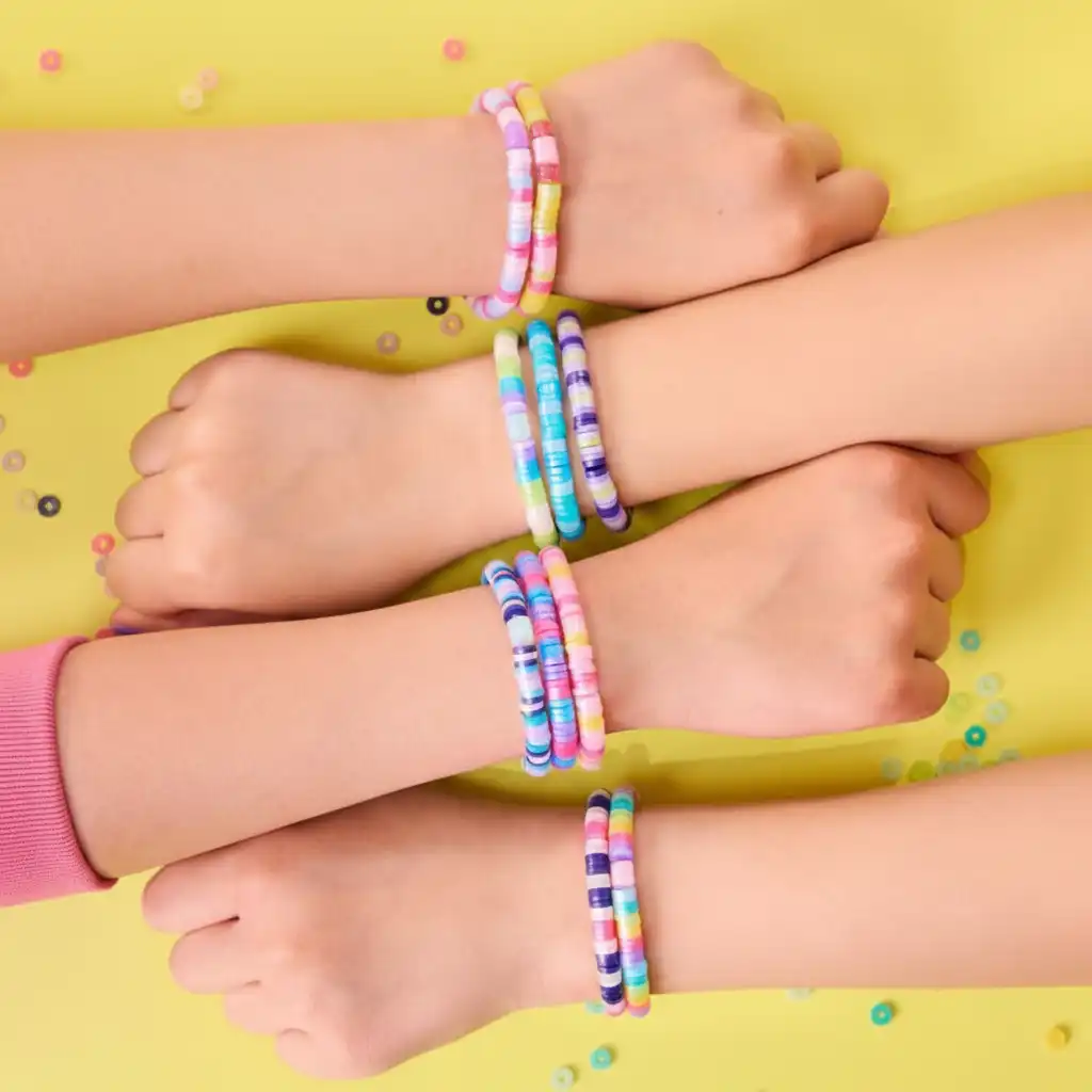 Einfache und schnelle Herstellung von Armbändern dank einzigartigem System.