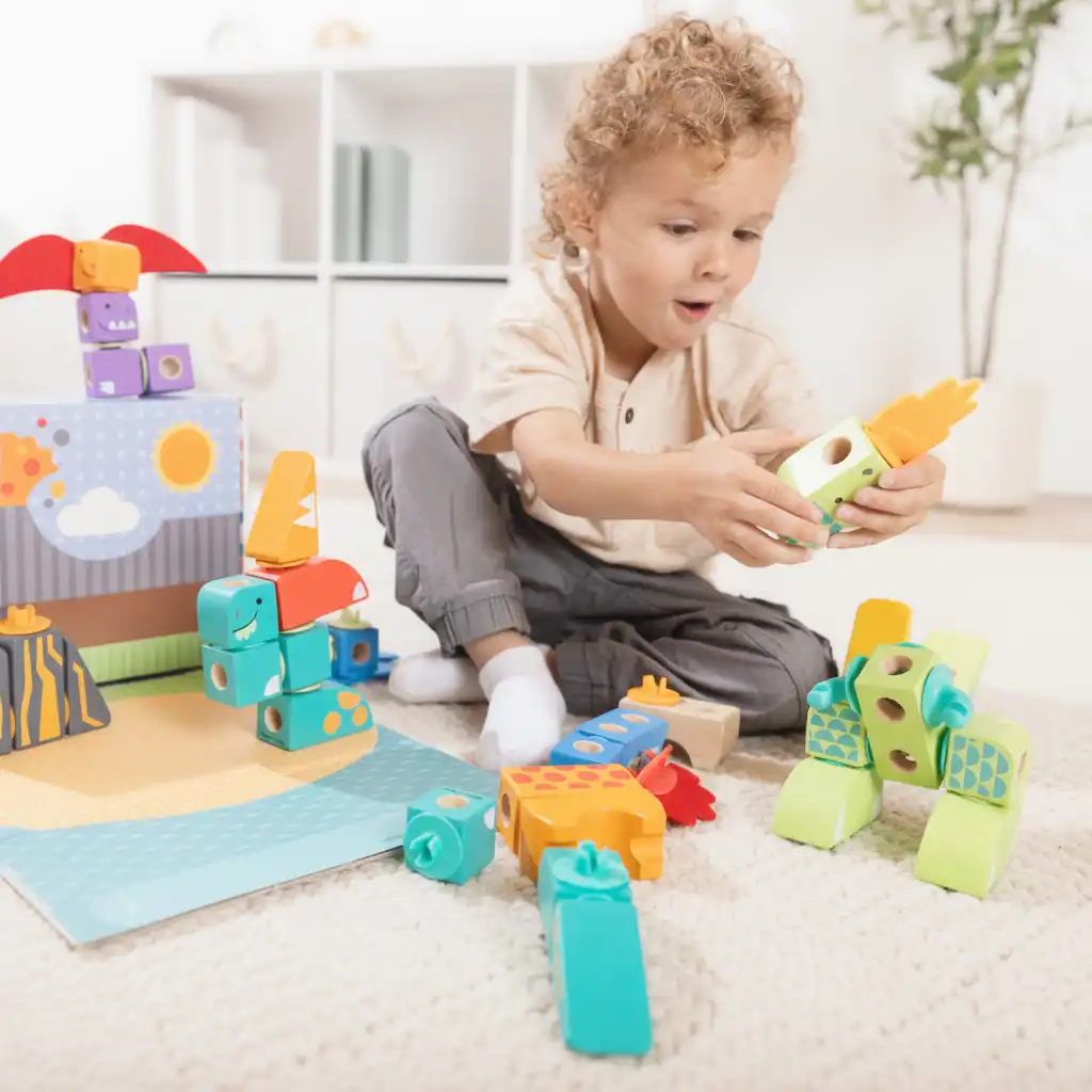 Entdecken Sie neue Spielmöglichkeiten mit der aufklappbaren Spielfläche.