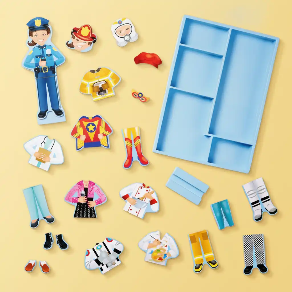 Detailreiche Verarbeitung der Holzpuppe mit magnetischen Accessoires