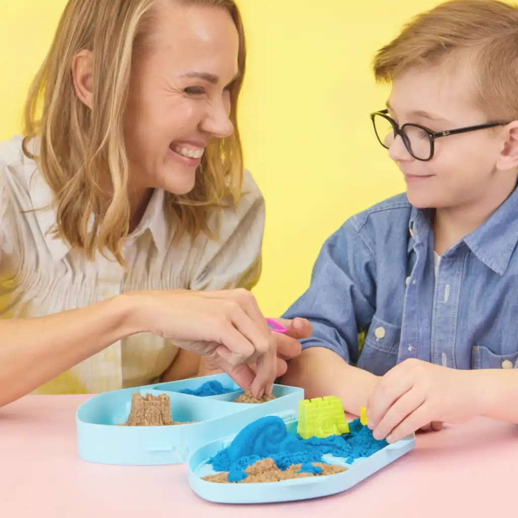 Einfaches Formen von Wellen und Burgen für kleine Künstler.